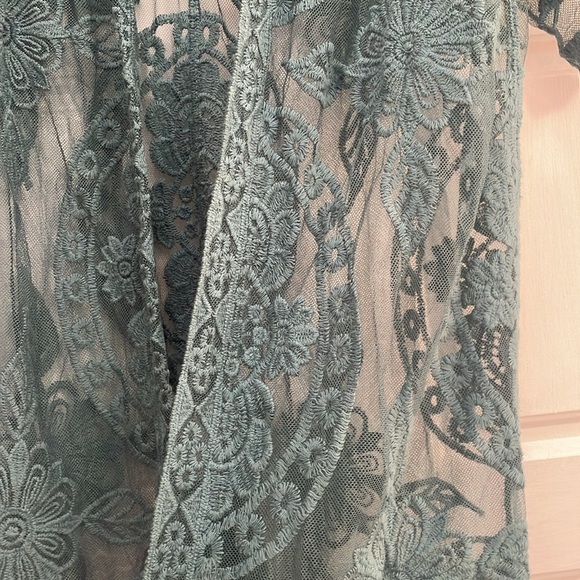 🛑Sold🛑 Green Lace Kimono S/M - Picture 4 of 6